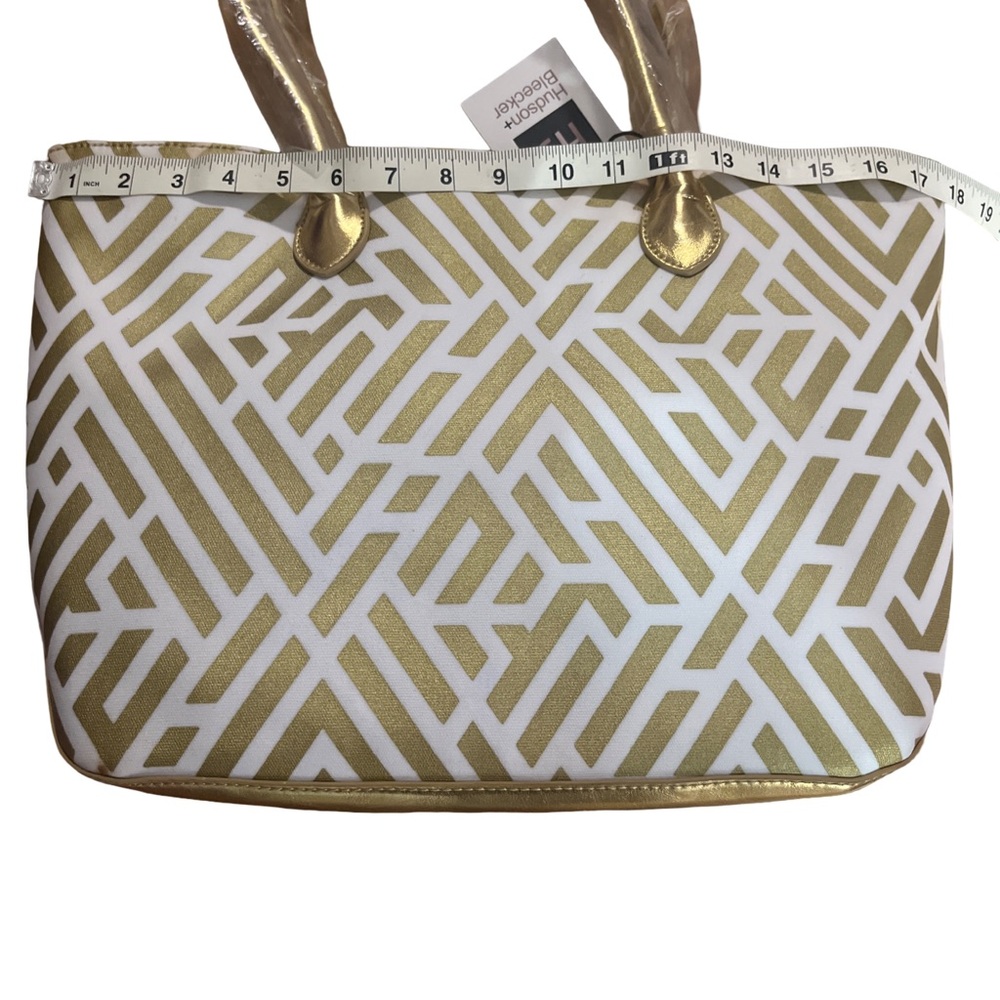 Hudson + Bleeker Gold Labyrinth Print Tote - Picture 12 of 16